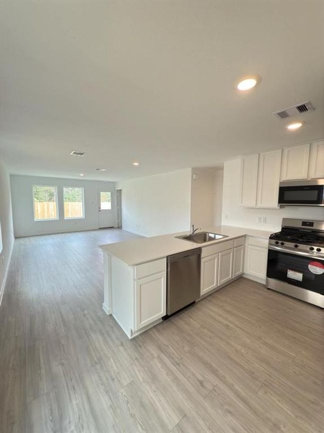 21026 Newberry Grove Ln, House other with 3 bedrooms, 2 bathrooms and 2 parking in Humble TX | Image 8