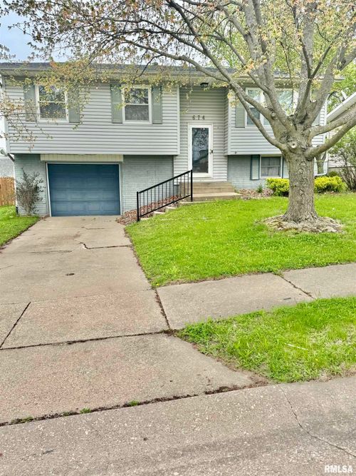 674 W 64th St, Davenport, IA, 52806-1930 | Card Image
