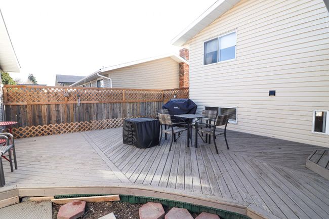 27 Ross Glen Place Se, Home with 3 bedrooms, 2 bathrooms and 3 parking in Medicine Hat AB | Image 26