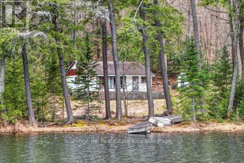 4698 Muskoka Rd 117 Highway, Lake of Bays (Ridout), ON, P0B1A0 | Card Image
