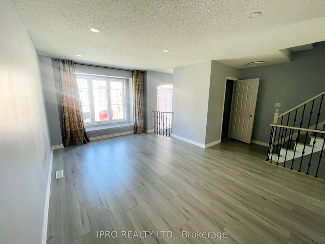 84 Bernard Ave, House attached with 3 bedrooms, 3 bathrooms and 1 parking in Brampton ON | Image 9