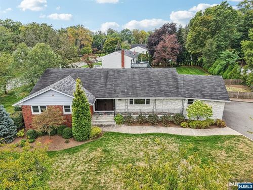 676 Kingsbridge Ln, Ridgewood, NJ, 07450-2009 | Card Image