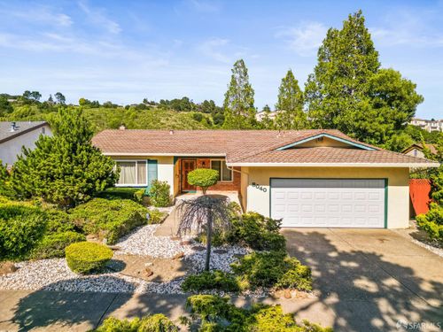 8040 Hansom Dr, Oakland, CA, 94605-4209 | Card Image