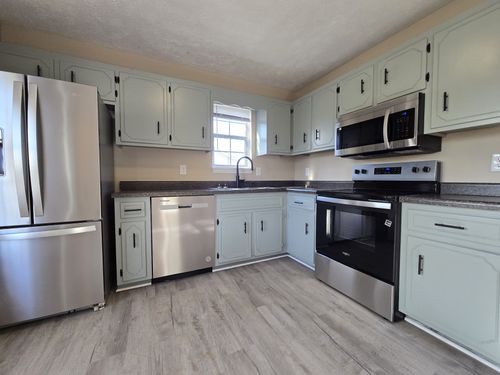 414 Pacific Ave, Oak Grove, KY, 42262-9105 | Card Image