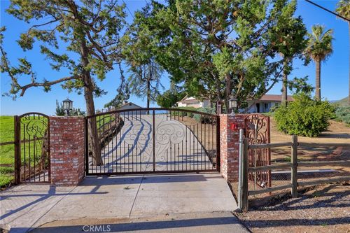 12646 10th St, Yucaipa, CA, 92399-2043 | Card Image