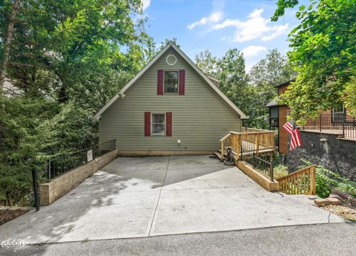 333 Woodridge Way, Pigeon Forge, TN, 37863-4282 | Card Image