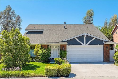21902 Grovepark Dr, Santa Clarita, CA, 91350-1615 | Card Image