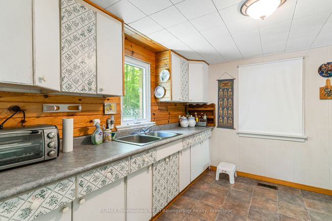 18053 Highway 35, House other with 3 bedrooms, 1 bathrooms and 6 parking in Algonquin Highlands ON | Image 10