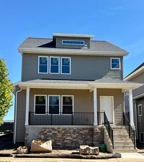 2810 Big Bluestem Pkwy, Fitchburg, WI, 53711-7698 | Card Image