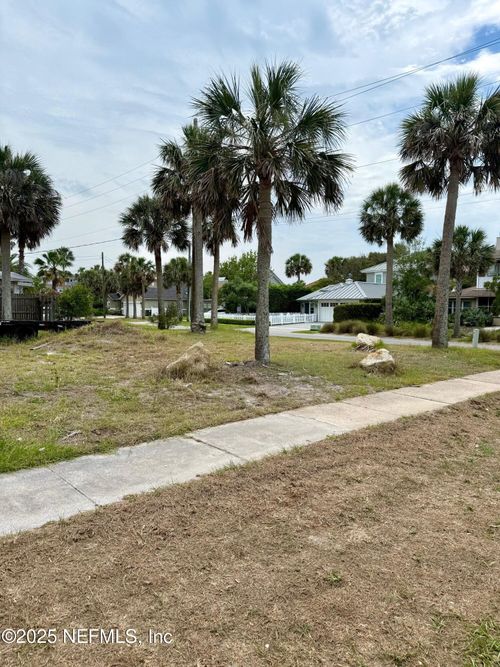 174 13th St, Atlantic Beach, FL, 32233-5712 | Card Image