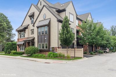 611 Parkside Court, Townhouse with 3 bedrooms, 2 bathrooms and 2 parking in Libertyville IL | Image 2