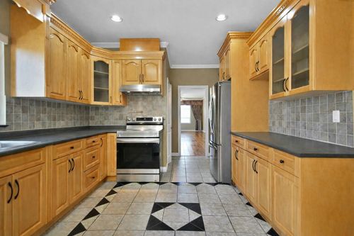 21008 Barker Ave, Maple Ridge, BC, V2X8R6 | Card Image