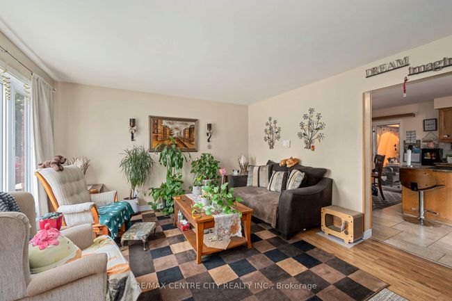 150 Culver Cres, House attached with 3 bedrooms, 1 bathrooms and 3 parking in London ON | Image 5