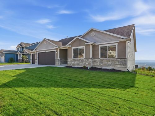 437 N 800 E, Hyde Park, UT, 84318-3383 | Card Image