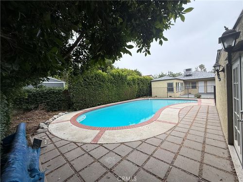 527 S Orchard Dr, Burbank, CA, 91506-2902 | Card Image