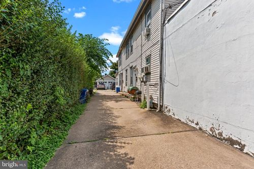 35 W Lincoln Hwy, PENNDEL, PA, 19047-5239 | Card Image