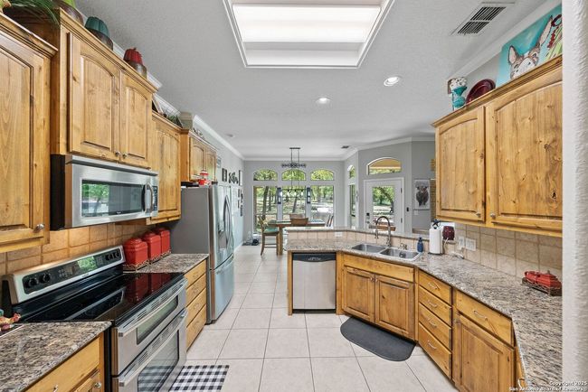 162 Champions Blvd, House other with 3 bedrooms, 2 bathrooms and null parking in La Vernia TX | Image 10