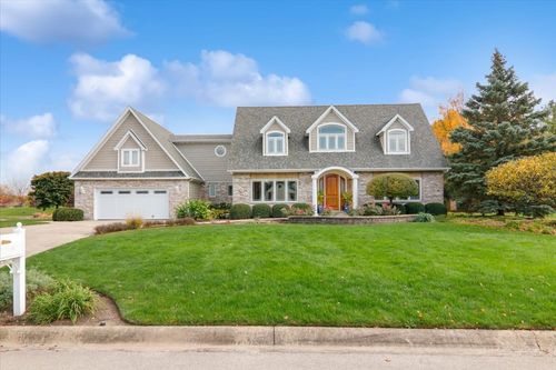 1806 Cardinal Ct, Pontiac, IL, 61764-9332 | Card Image