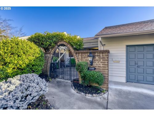 12060 Sw Par 4 Dr, King City, OR, 97224-2512 | Card Image