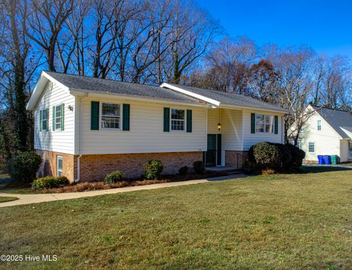 530 Westwood Cir, Nashville, NC, 27856-1126 | Card Image