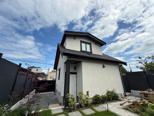 laneway-40XX W 11th Ave, Vancouver, BC, V6R2L4 | Card Image