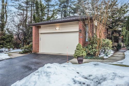 232 Linnet Ct, Manhasset, NY, 11030-4017 | Card Image