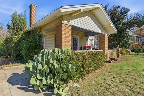 203 E Oak St, Weatherford, TX, 76086-4424 | Card Image