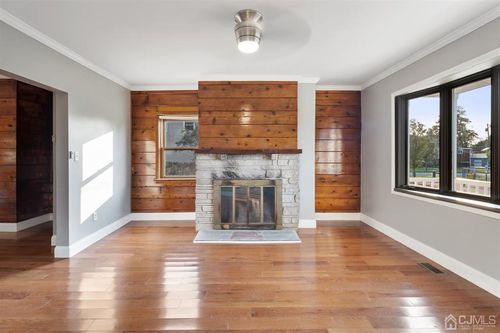 202 2nd St, Fieldsboro, NJ, 08505-1142 | Card Image