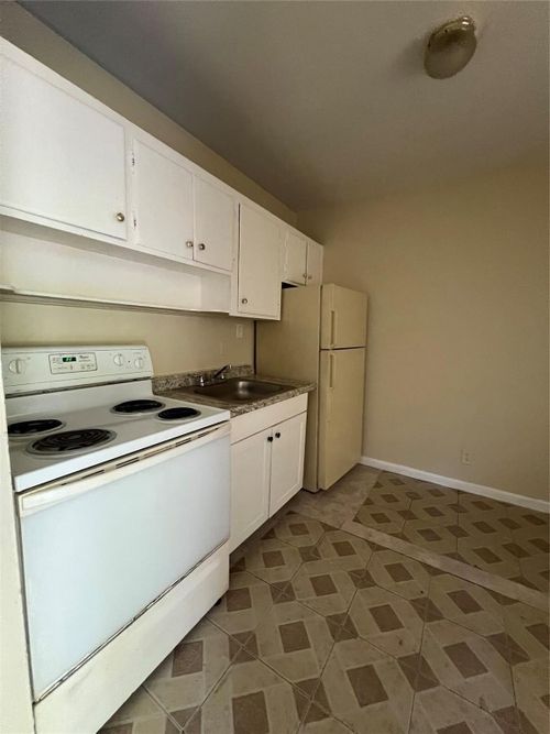 2-437 Nw 9th Ave, Fort Lauderdale, FL, 33311-8108 | Card Image