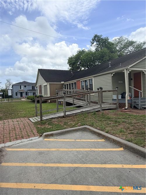 607 N Bridge, Victoria, TX, 77901 | Card Image