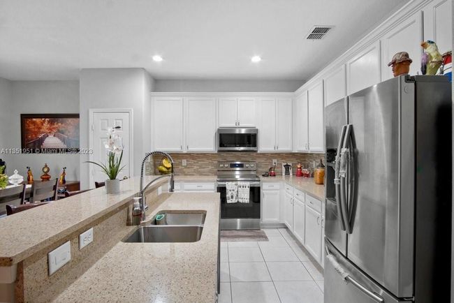 5806 Nw Breezy Brook Ct, House other with 3 bedrooms, 2 bathrooms and null parking in Port St. Lucie FL | Image 9