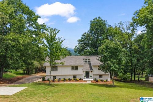 135 Shades Crest Rd, HOOVER, AL, 35226-1075 | Card Image