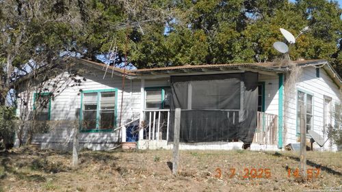 210 Colwell Ave, Pleasanton, TX, 78064-3616 | Card Image