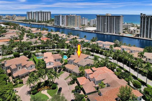 822 Spinnaker Dr E, Hollywood, FL, 33019-5025 | Card Image