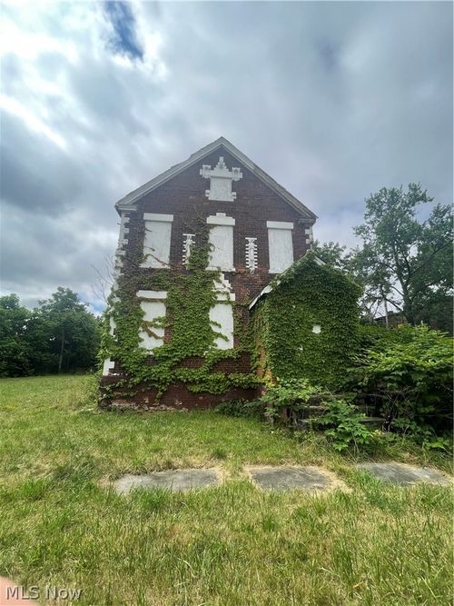 12808 Kinsman Rd, Cleveland, OH, 44120-4432 | Card Image
