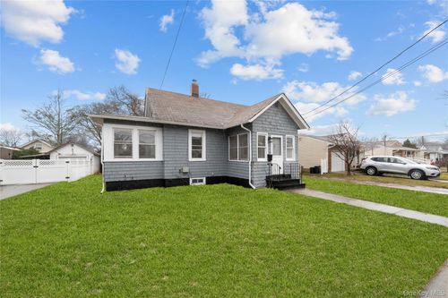 172 Juanita Ave, Freeport, NY, 11520-4142 | Card Image