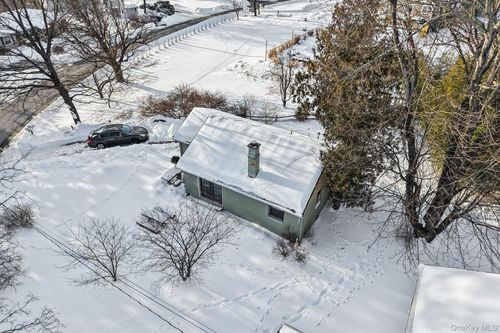 4 Fairview Dr, Tomkins Cove, NY, 10986-1608 | Card Image