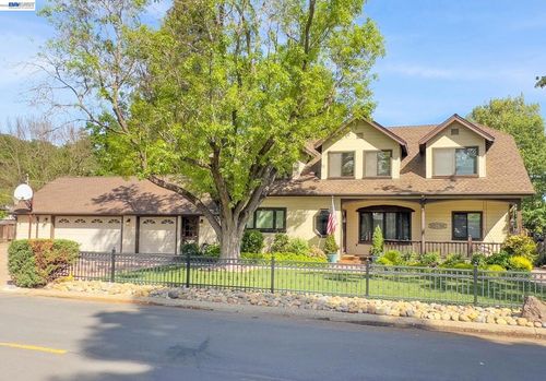 1002 El Curtola Blvd, Lafayette, CA, 94595-1010 | Card Image