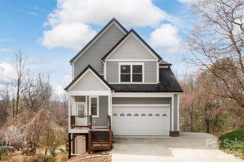 31 Central Ave W, Asheville, NC, 28806-1213 | Card Image