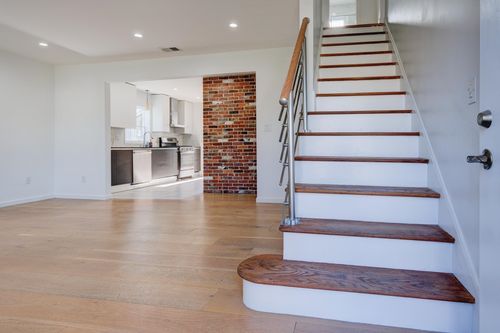 4 James Pl, Secaucus, NJ, 07094-3811 | Card Image