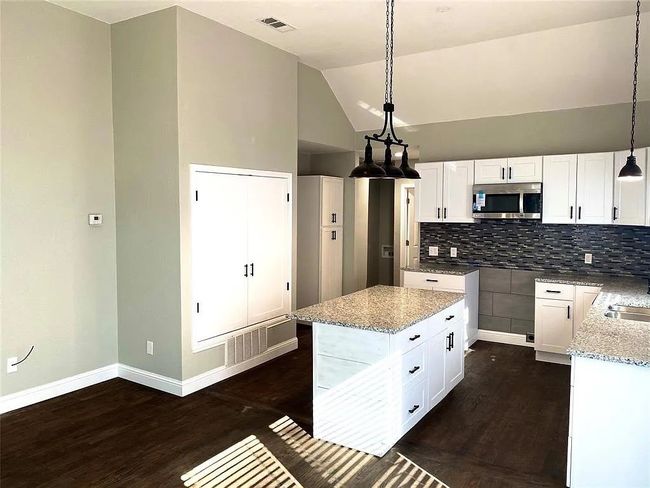 617 S Elm St, Home with 2 bedrooms, 2 bathrooms and 2 parking in Sherman TX | Image 9