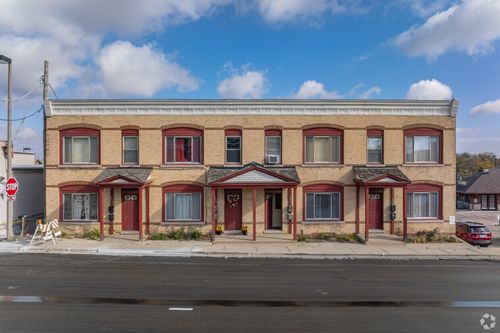130 Washington St, Woodstock, IL, 60098-3313 | Card Image