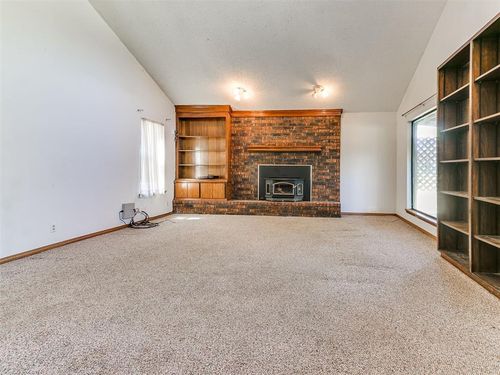 880 Cottontail Rd, Tuttle, OK, 73089-7524 | Card Image