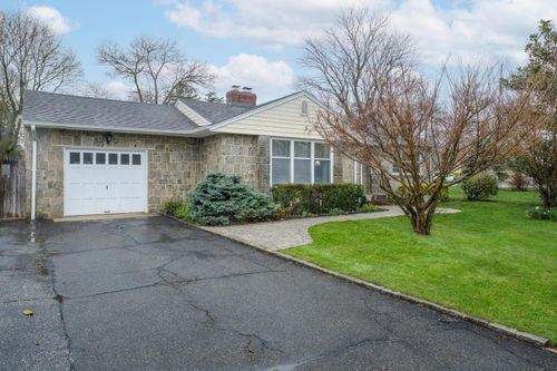 125 11th Ave, Huntingtn Sta, NY, 11746-2243 | Card Image