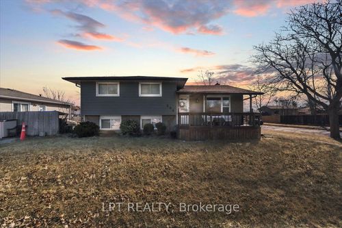396 1st Ave, Welland, ON, L3C5Z1 | Card Image
