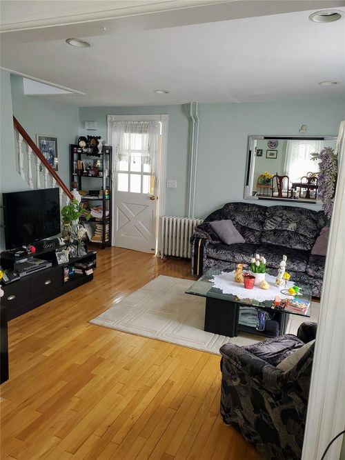 102 School St, Oyster Bay, NY, 11771-3015 | Card Image