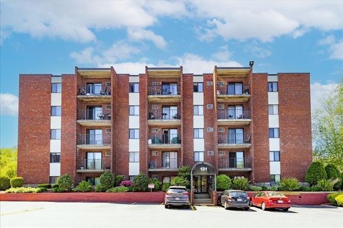 apt-406-131 Franklin St, Stoneham, MA, 02180-1827 | Card Image