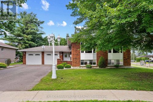 599 Hillside Avenue, Pembroke, ON, K8A8G4 | Card Image