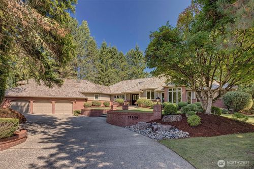 17434 Ne 129th St, Redmond, WA, 98052-1324 | Card Image