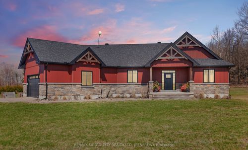 782 Bruce St, Renfrew, ON, K7V3Z8 | Card Image